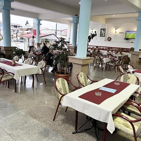 Restaurant & Apartments Jug ซูโตมอเร ภายนอก รูปภาพ