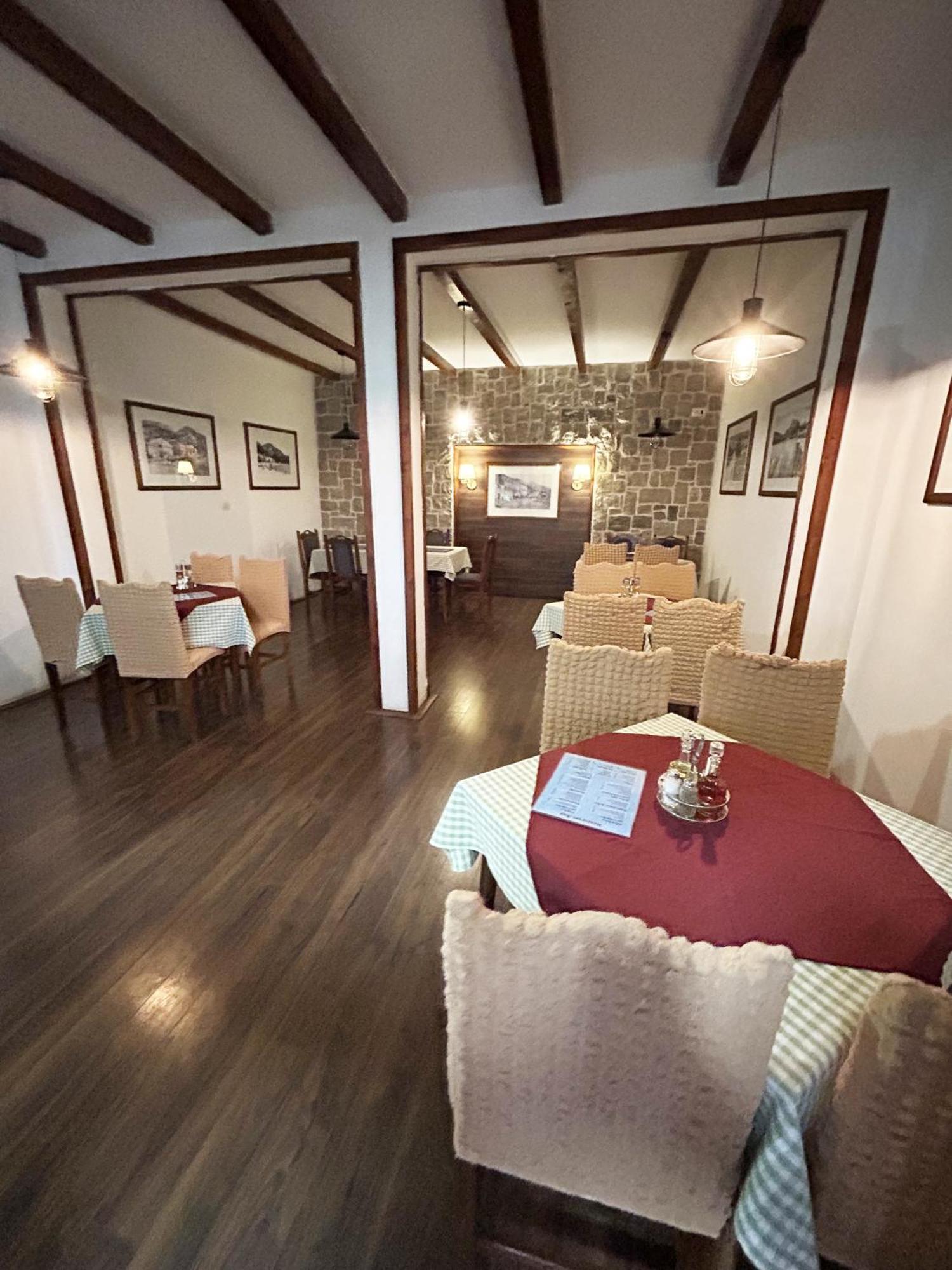 Restaurant & Apartments Jug ซูโตมอเร ภายนอก รูปภาพ