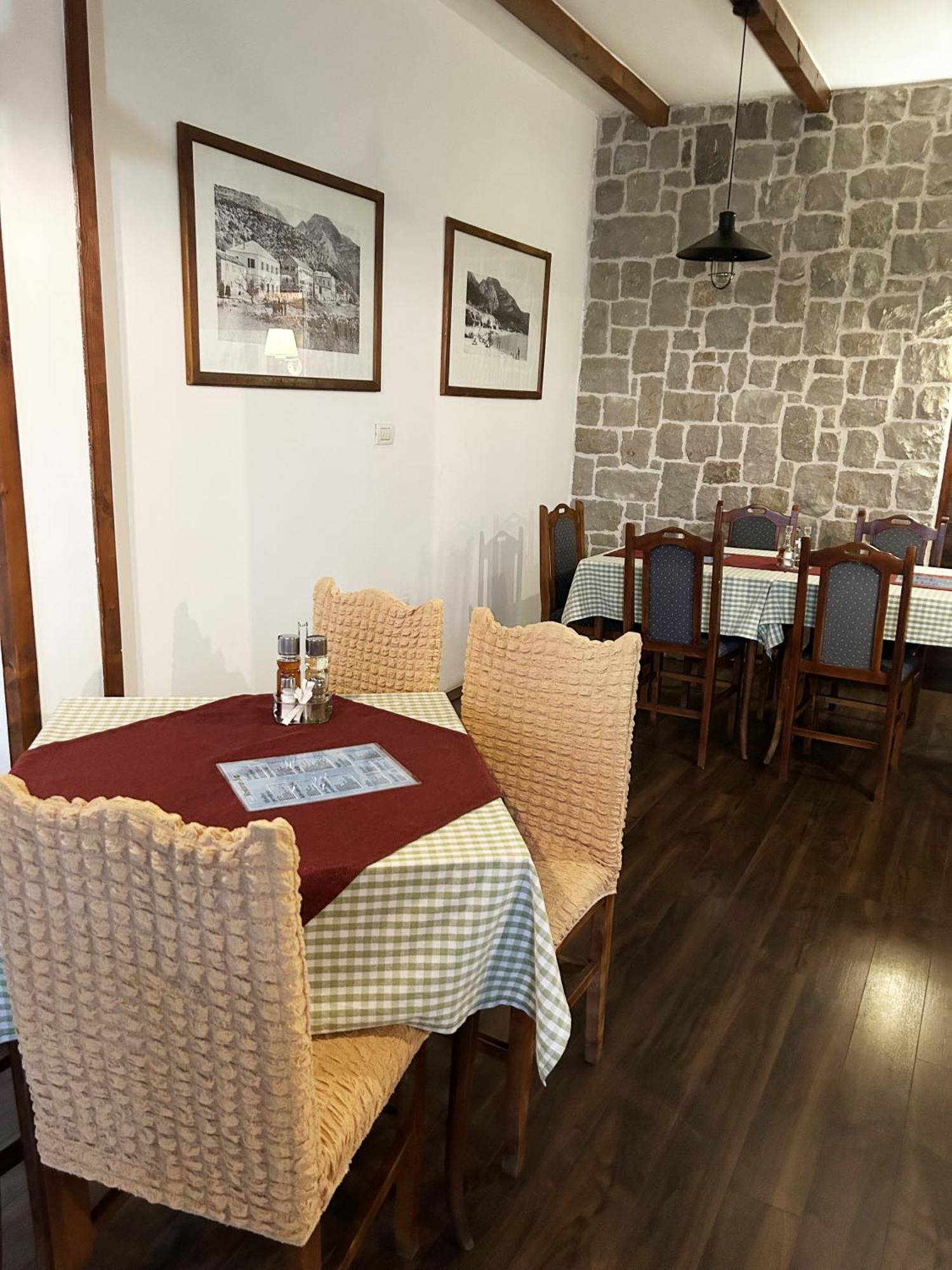 Restaurant & Apartments Jug ซูโตมอเร ภายนอก รูปภาพ