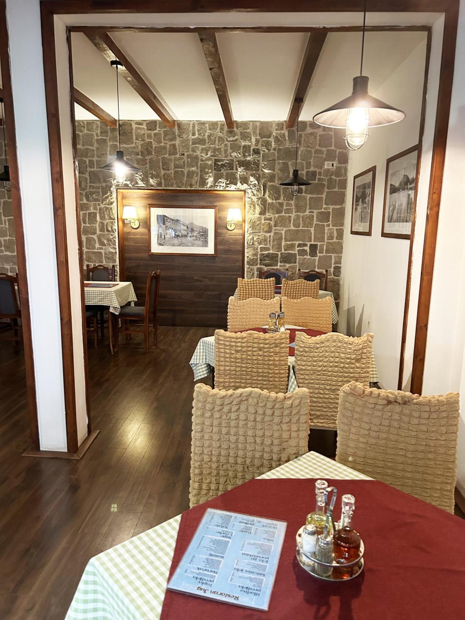 Restaurant & Apartments Jug ซูโตมอเร ภายนอก รูปภาพ