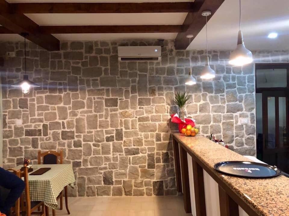 Restaurant & Apartments Jug ซูโตมอเร ภายนอก รูปภาพ