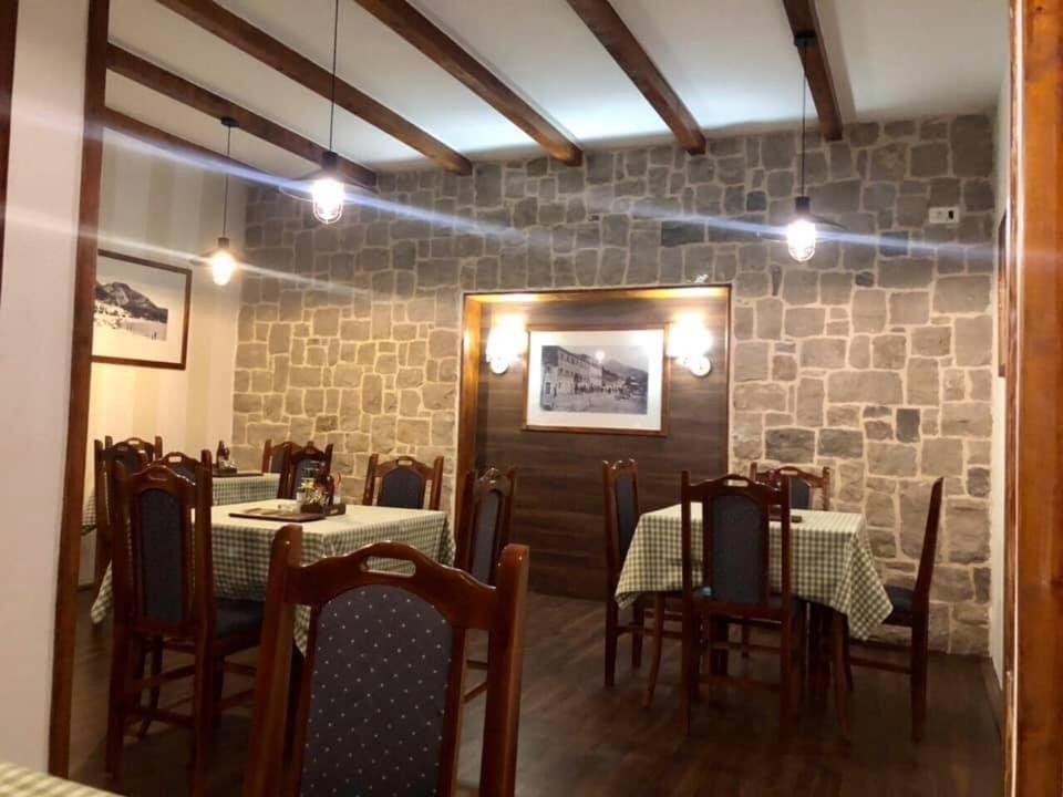 Restaurant & Apartments Jug ซูโตมอเร ภายนอก รูปภาพ